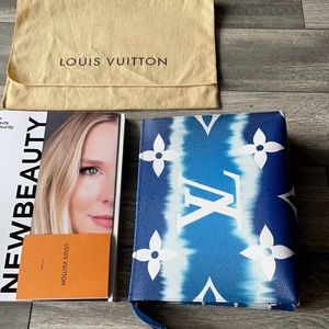 Authentic $1,040 Louis Vuitton Toiletry Pouch 26